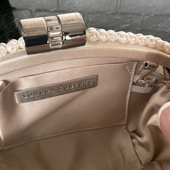 Sondra Roberts Pearl Egg Clutch - Picture 10 of 11